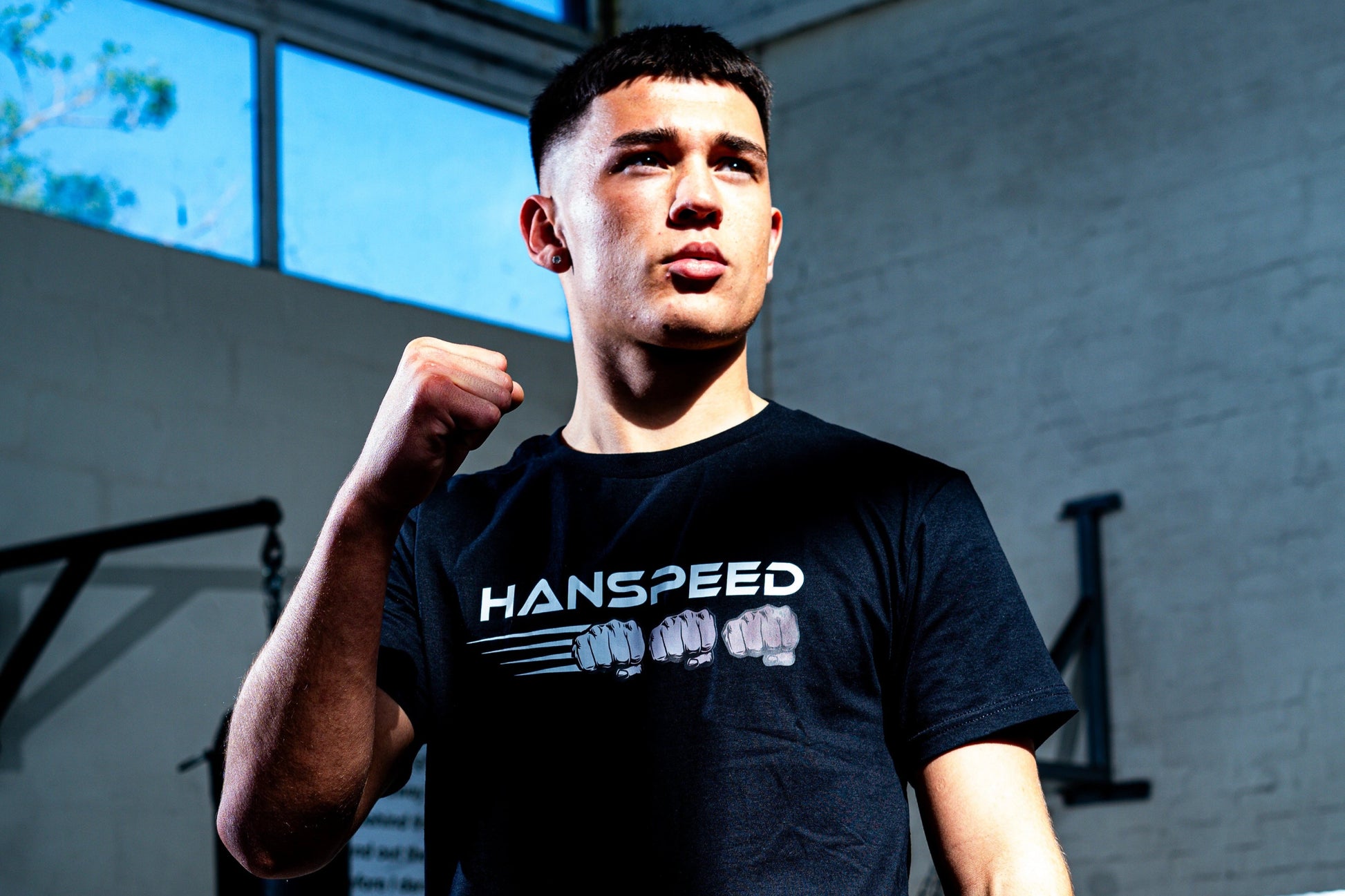 Person wearing a black 'Hanspeed' t-shirt in a gym setting